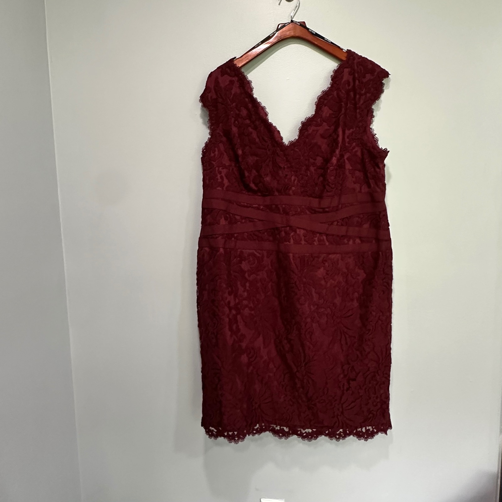 Tadashi Shoji Too Burgundy Lace Dress V-Neck Sleeveless Formal Party Cocktail